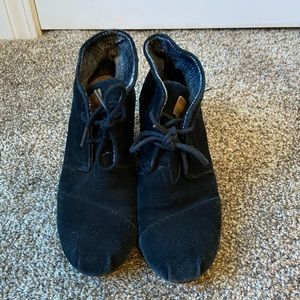 Tom’s black wedges- size 10